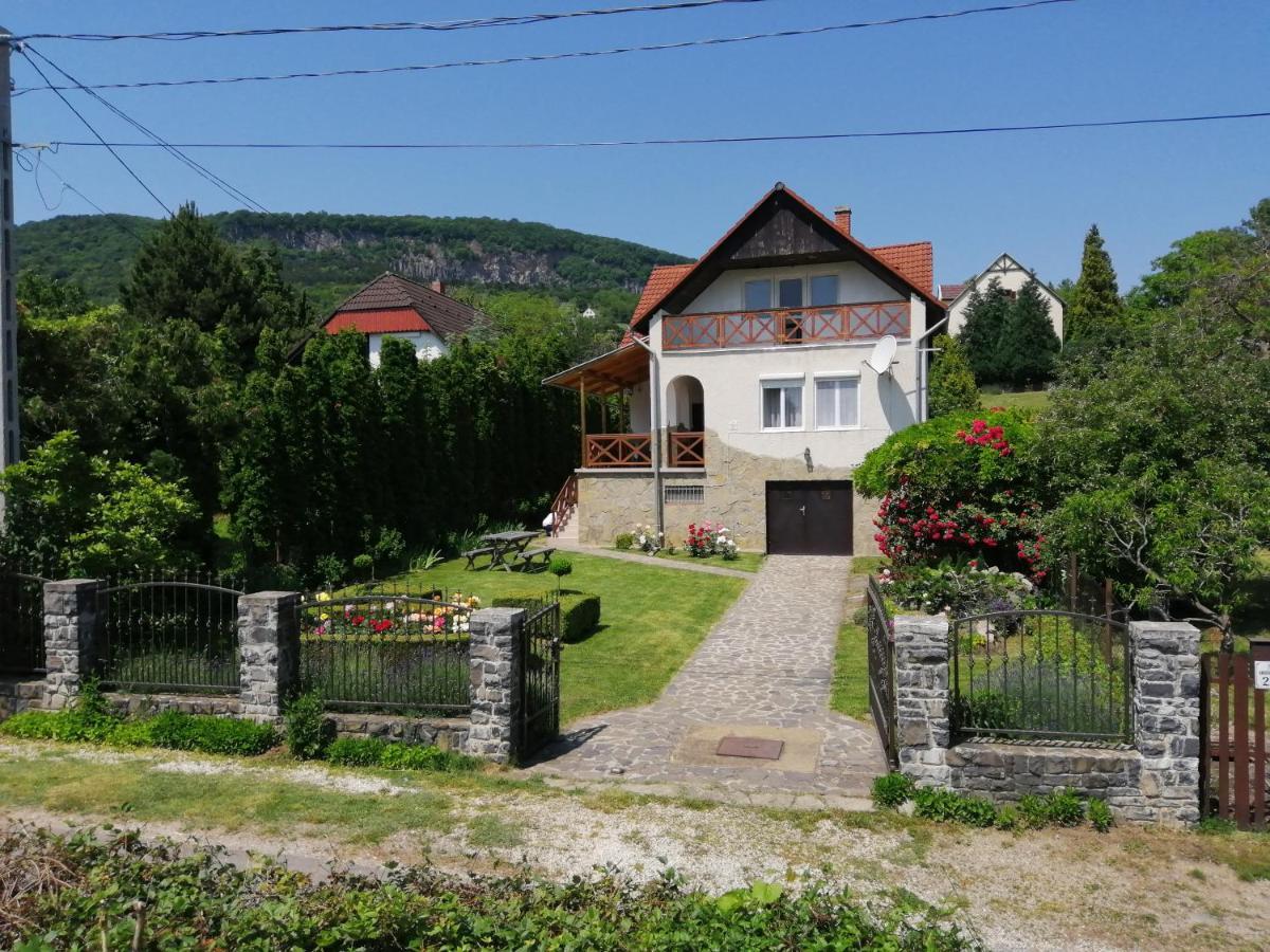 Kámán Nyaraló Badacsonytomaj Esterno foto