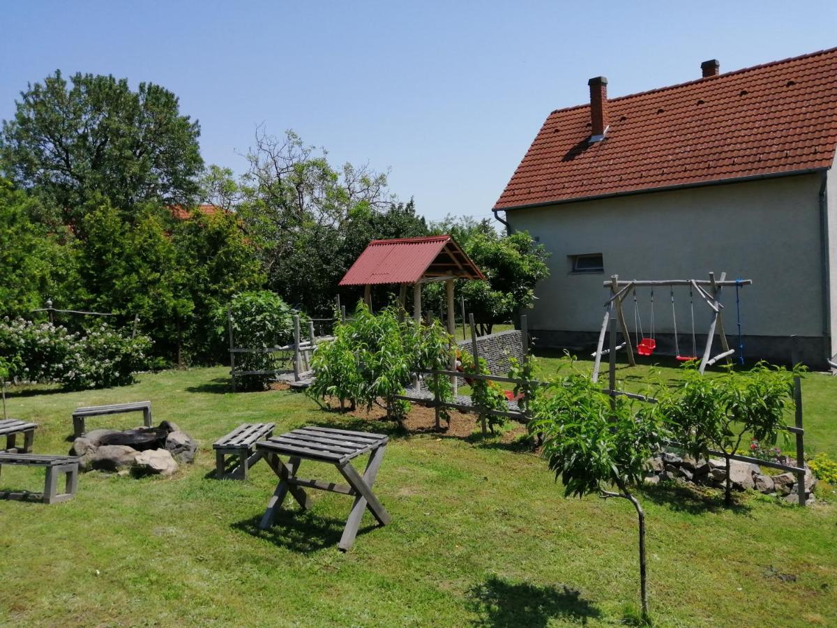 Kámán Nyaraló Badacsonytomaj Esterno foto