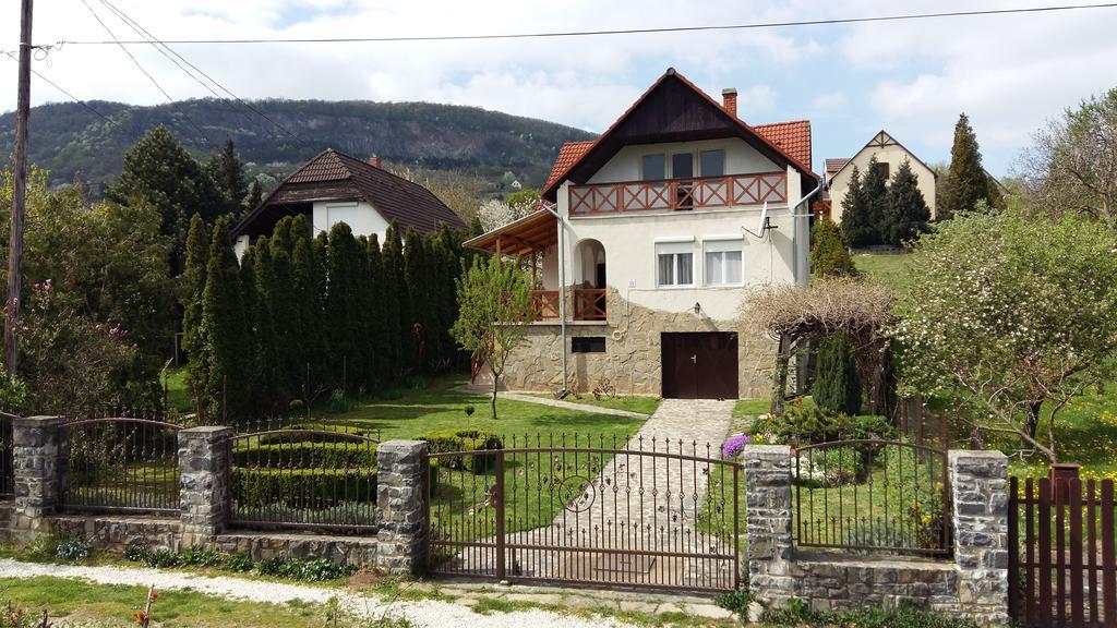 Kámán Nyaraló Badacsonytomaj Esterno foto